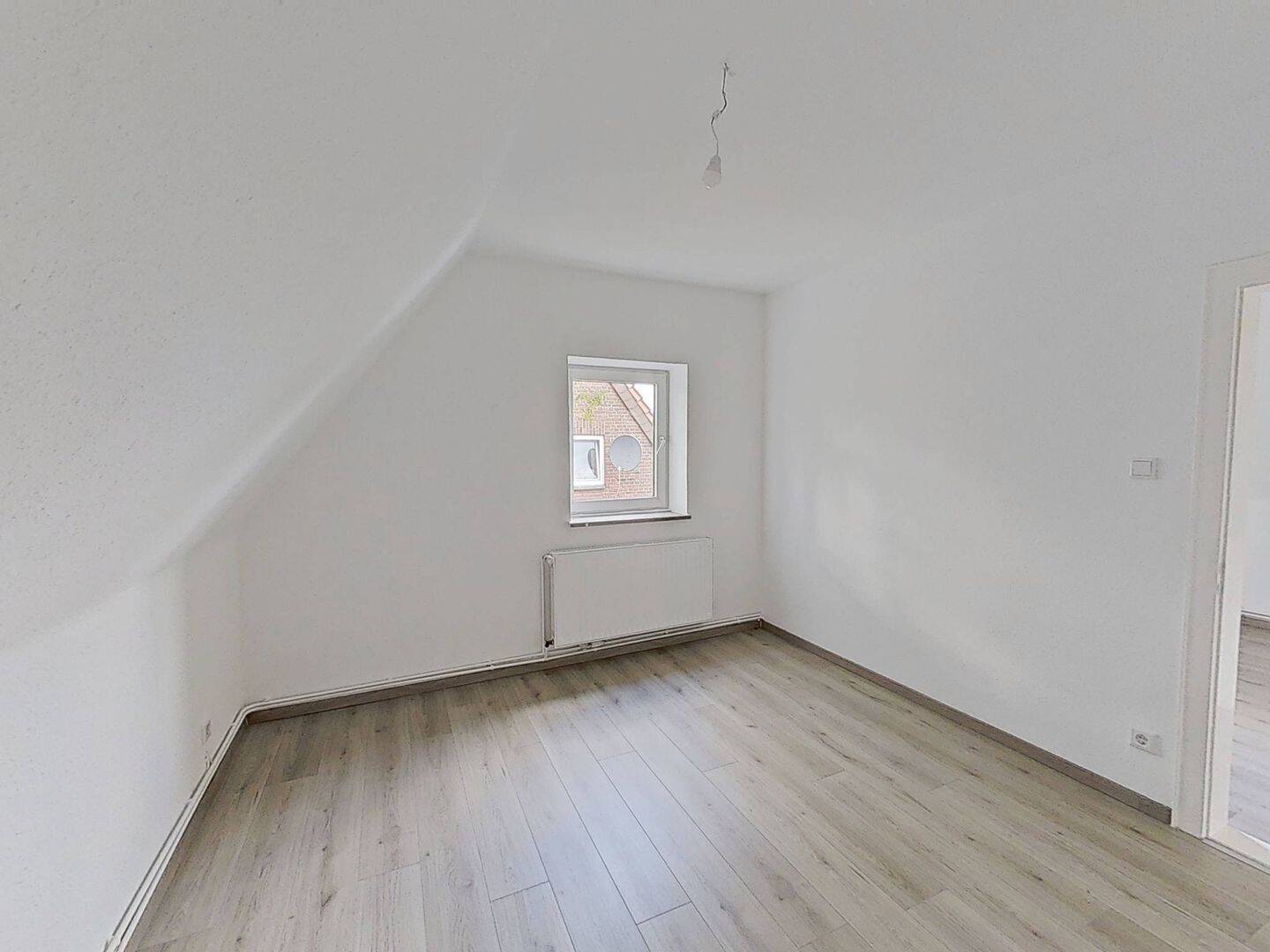 Helle 3-Zimmer-Dachgeschosswohnung mit modernem Wannenbad in fußläufiger Nähe zum Stadtzentrum, 48703 Stadtlohn