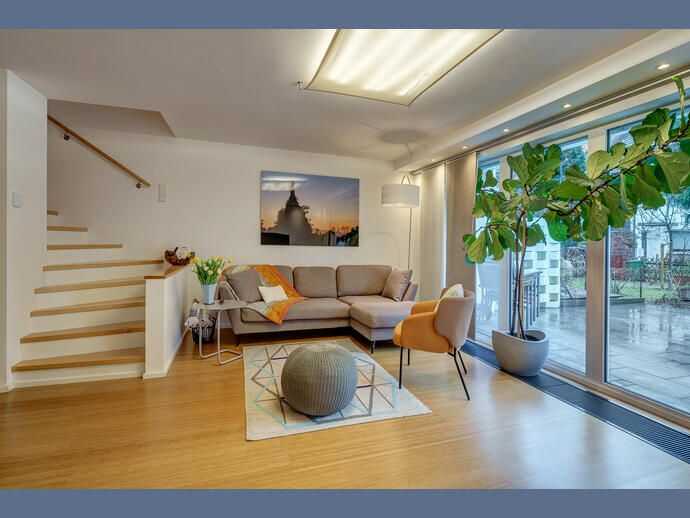 Möbliert: Modernisiertes Reihenmittelhaus mit großem Arbeitszimmer, 85598 Vaterstetten