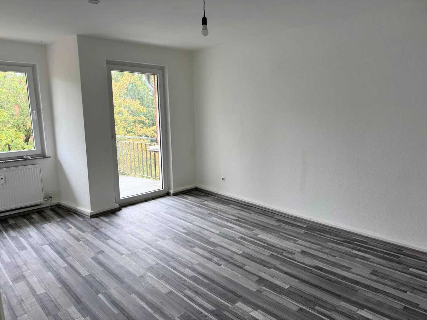 BALKON und Wannenbad: Moderne 3-Zimmer-Wohnung in naturnaher Wohnlage, 49356 Diepholz