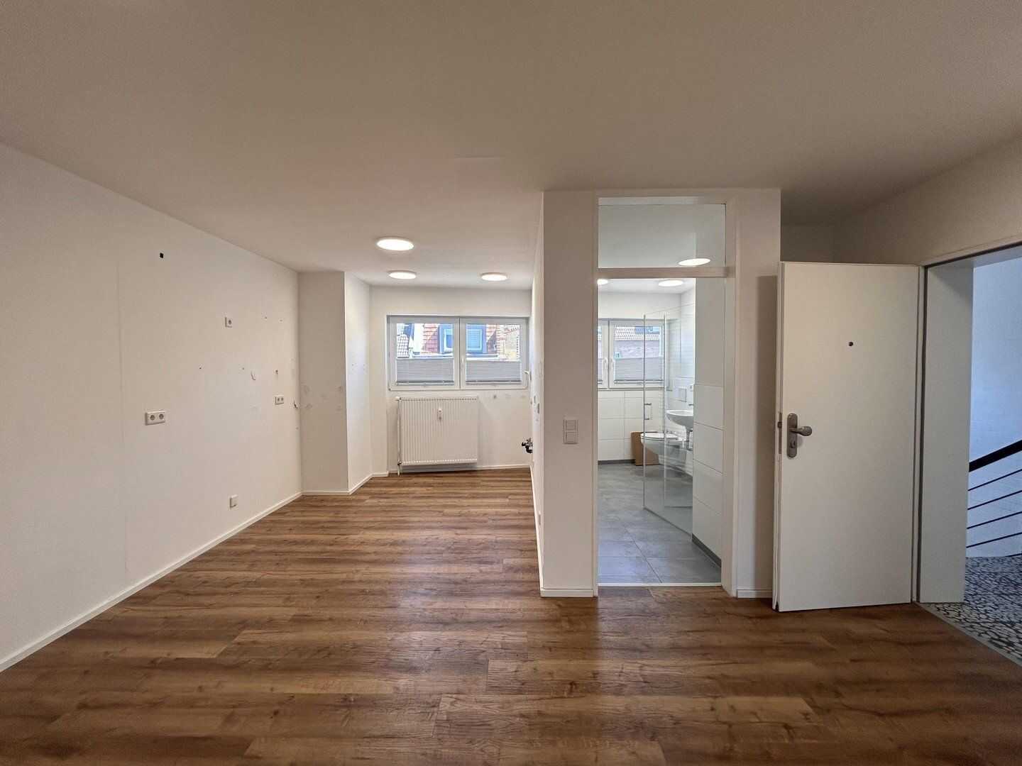 Sanierte und großzügige 2,5 Zimmer-Wohnung mit Wintergarten!, 50737 Köln (Nippes Longerich Weidenpesch)