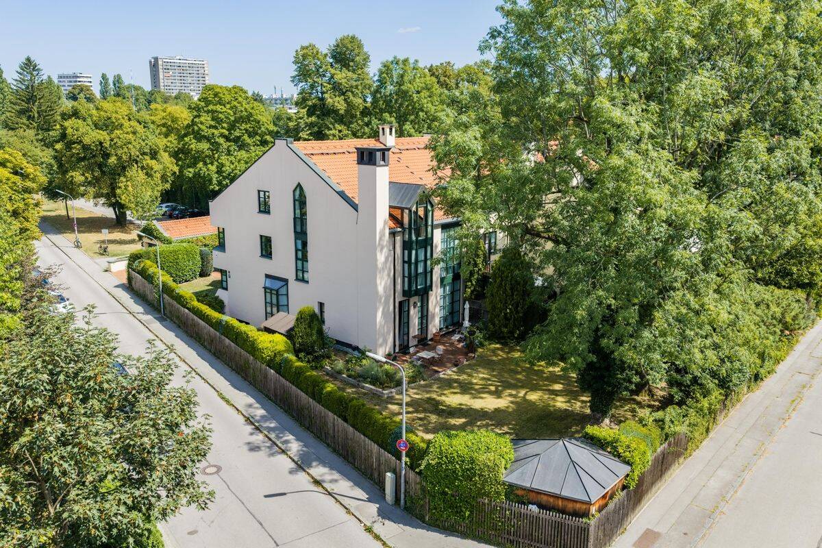 Architektur trifft Lebensqualität: Besonderes Reiheneckhaus in Bogenhausen-Englschalking, 81927 München (Bogenhausen)
