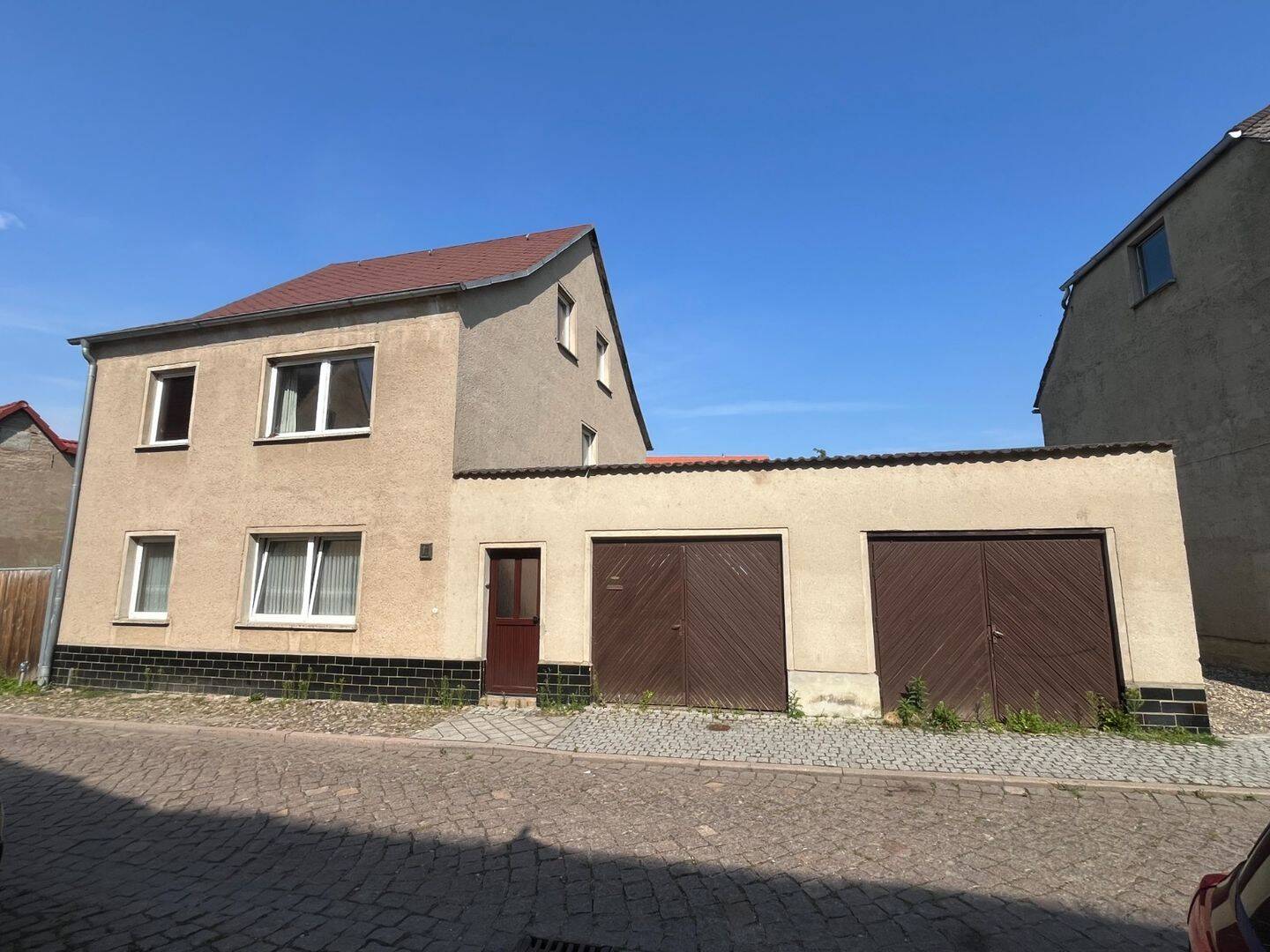 Zentral: Großes Einfamilienhaus mit Potential – Grundstück ca. 500 m² – Nebengebäude und Garage…., 17154 Neukalen