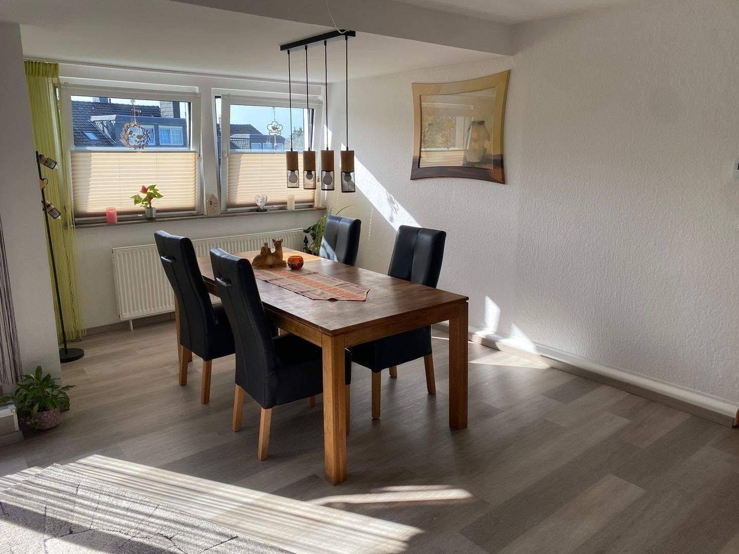 Moderne Dachgeschosswohnung in Tönisheide, 42553 Velbert