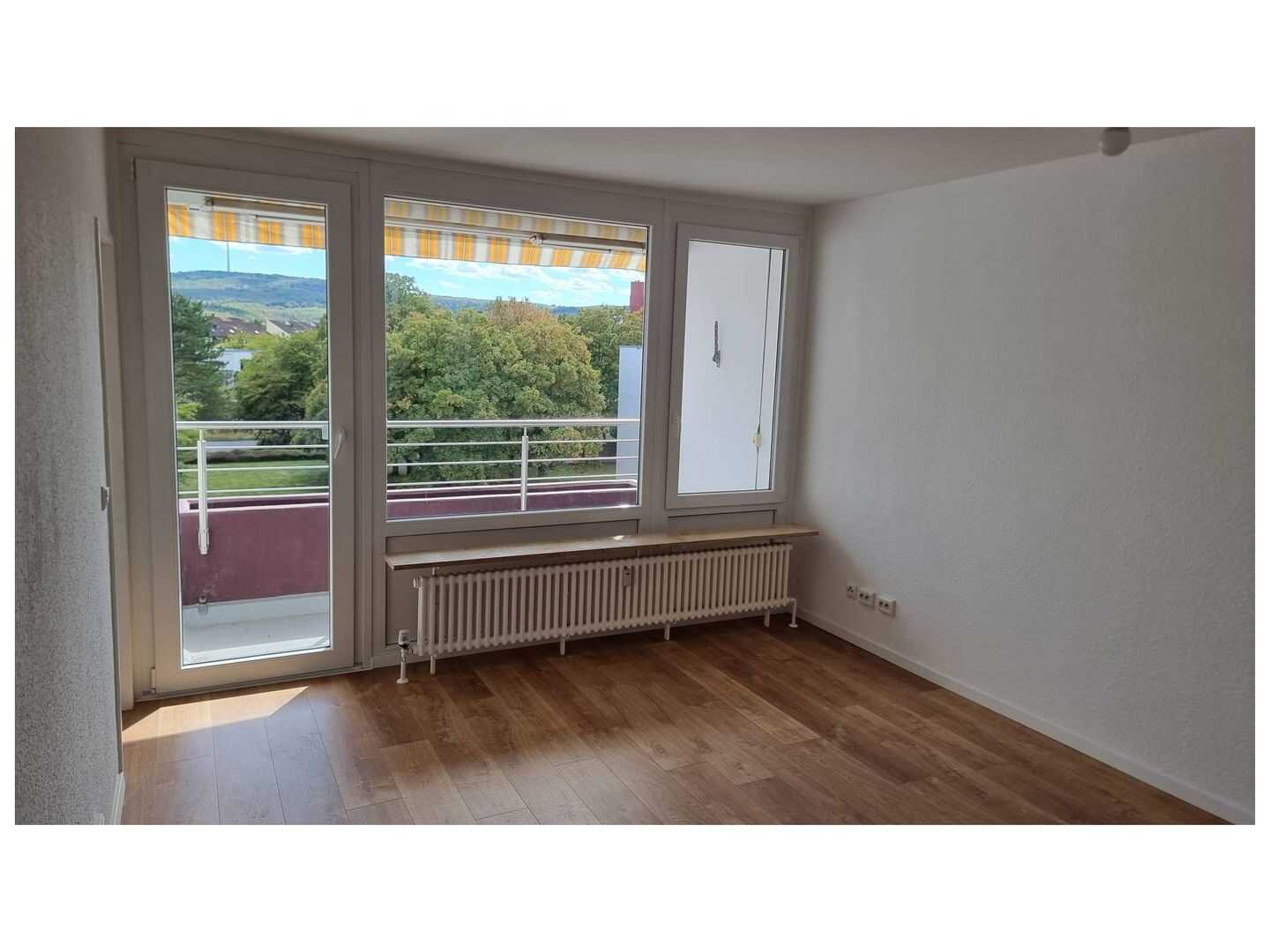 Schön geschnittene 3-Zimmer-Wohnung mit Balkon, 56075 Koblenz (Karthause Mitte Oberwerth Stolzenfels Süd)