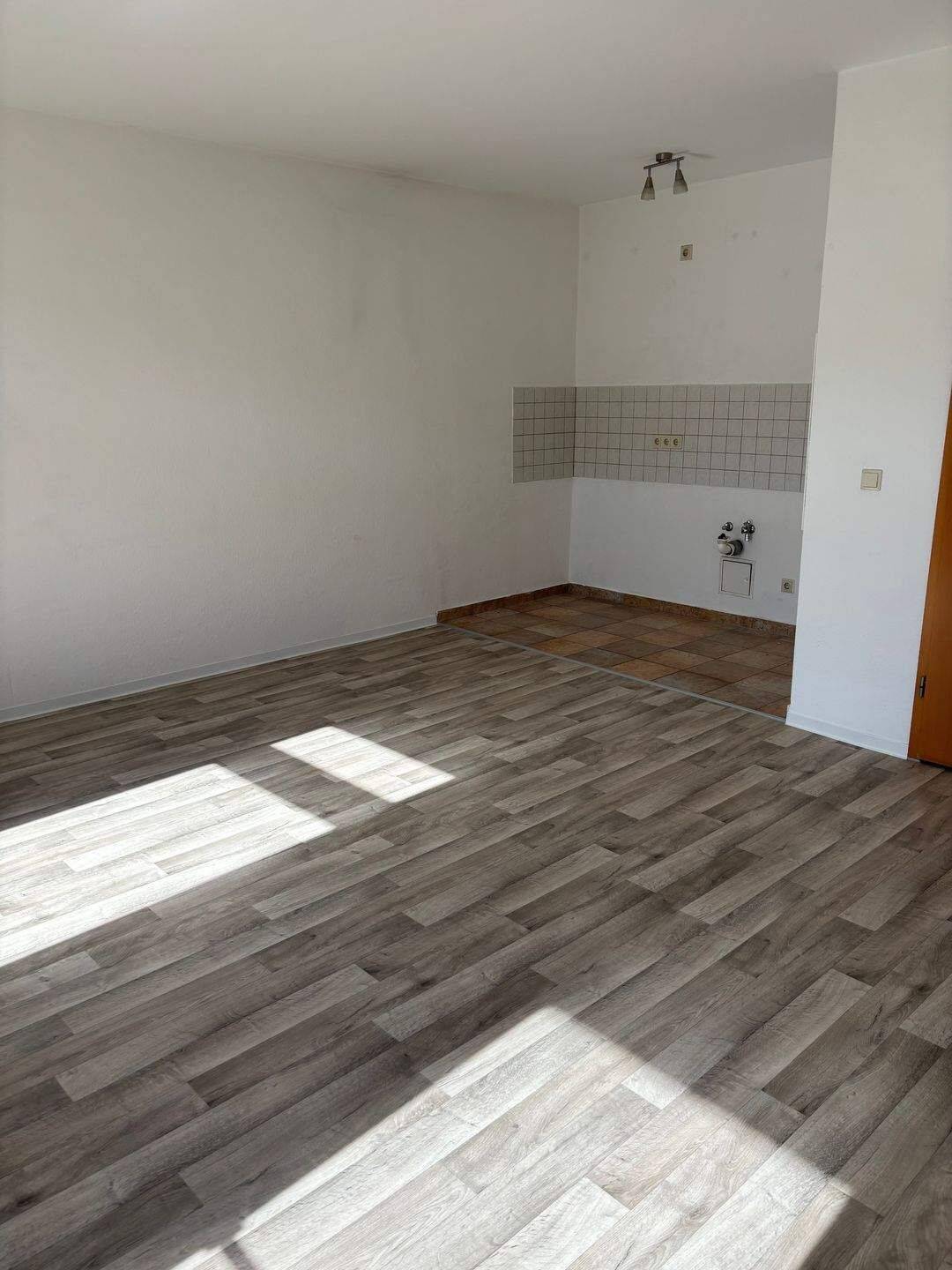 Schöne 2 -RWE mit Balkon in Dessau – Nord zu vermieten, 6844 Dessau-Roßlau (Innenstadt Mildensee Waldersee)