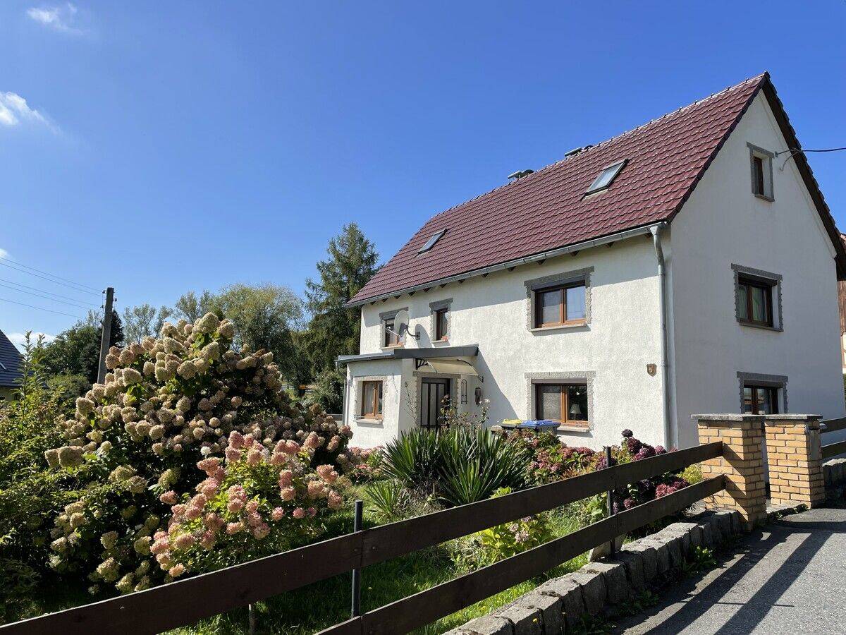 Einfamilienhaus mit Garagen in Dittelsdorf, 2788 Zittau
