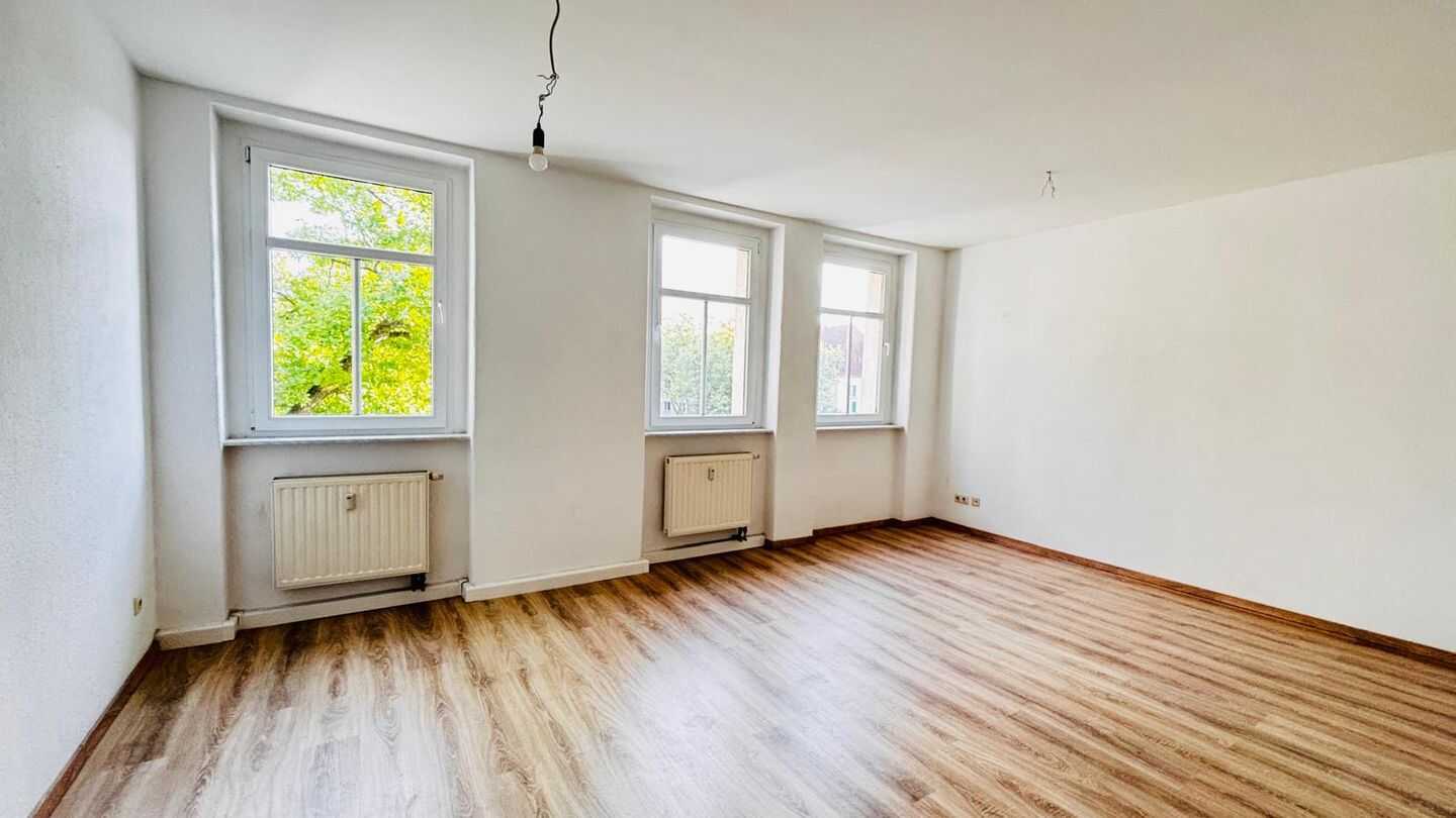 Geräumige Familienwohnung mit Balkon in Halle (Saale), 6110 Halle (Saale) (Damaschkestraße Gesundbrunnen Innenstadt Lutherplatz Saaleaue)