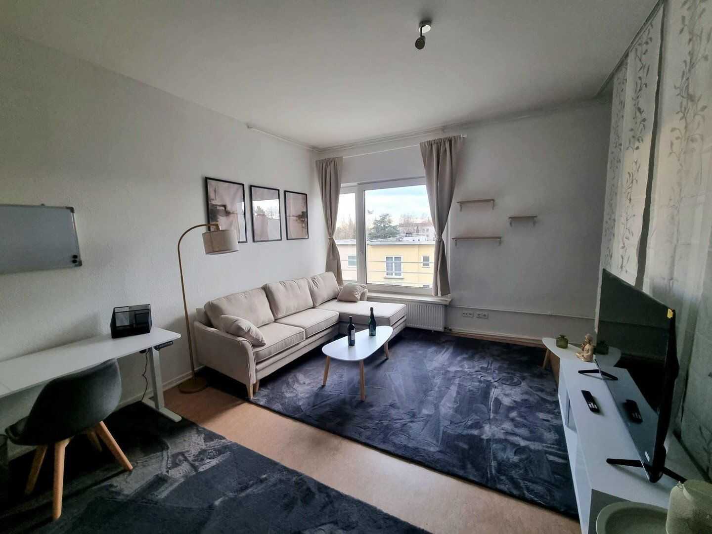 Helle, geräumige, möblierte Wohnung mit Balkon in zentraler Lage nahe U Alt-Mariendorf, 12107 Berlin (Tempelhof-Schöneberg)