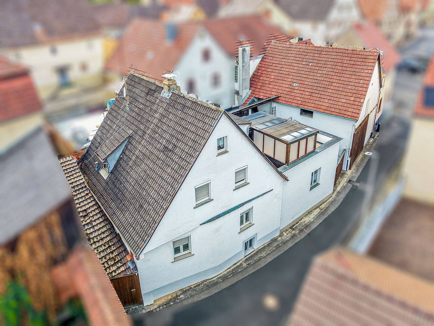 Charmantes Hofanwesen im Ortskern von Leinach – Wohnen mit viel Platz für Ihre Ideen!, 97274 Leinach