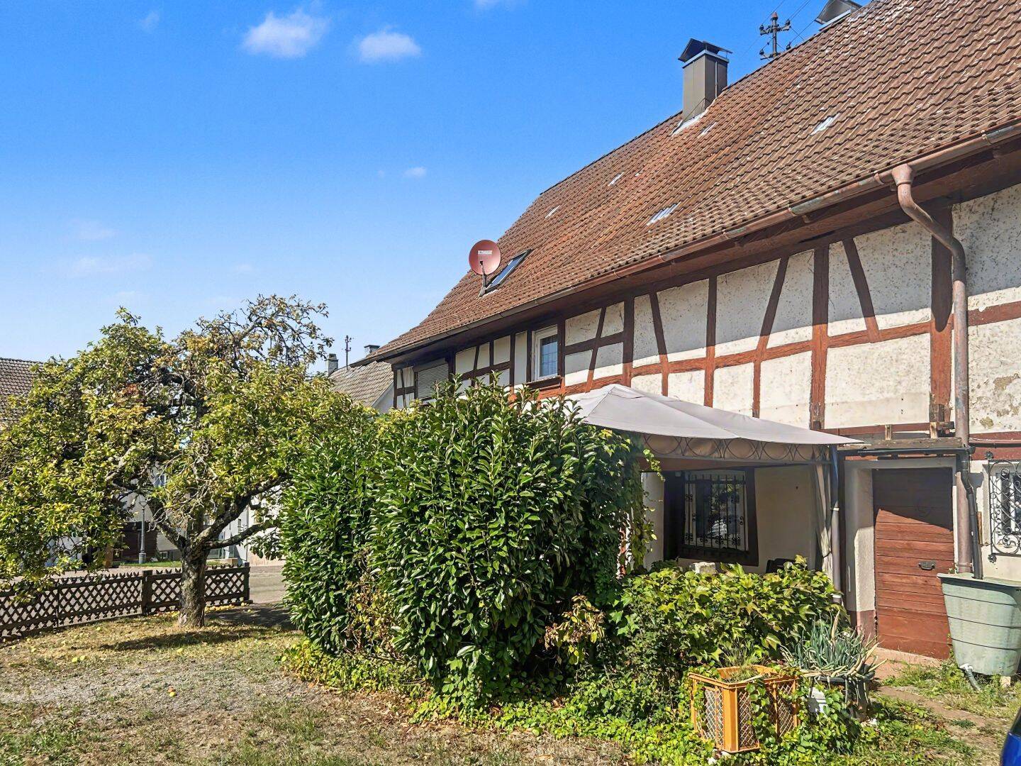 Denkmalgeschütztes Einfamilienhaus mit Scheune, Terrasse und viel Potential in Haueneberstein, 76532 Baden-Baden