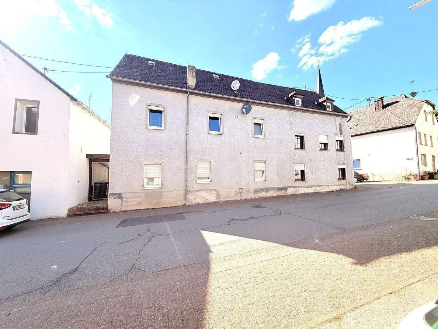 Mehrfamilienhaus mit 4 Wohneinheiten, großem Garten und Entwicklungspotenzial, 54518 Osann-Monzel