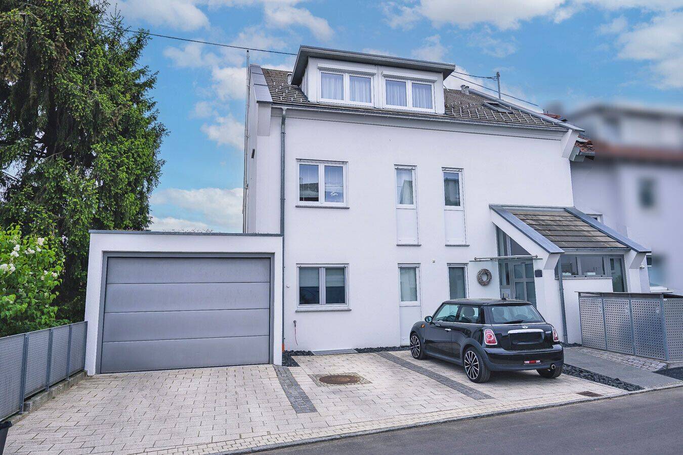 Ein Zuhause der Extraklasse – Hochwertiges Zweifamilienhaus in attraktiver Lage, 71397 Leutenbach