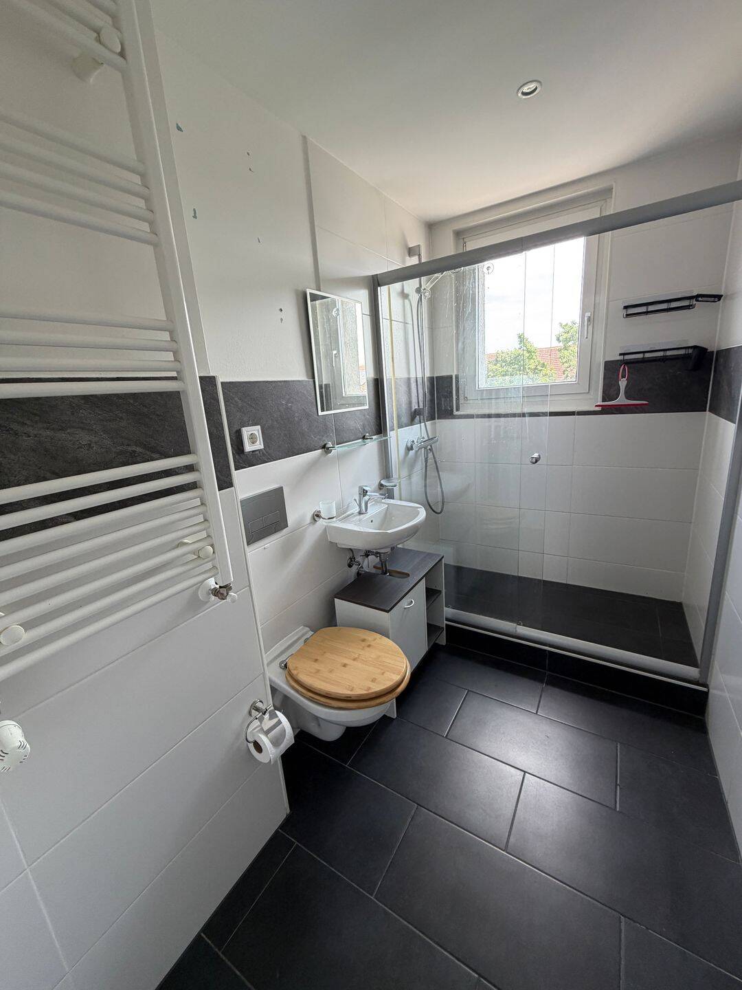 Moderne 2 Zimmer Wohnung mit Dusche, 6766 Bitterfeld-Wolfen
