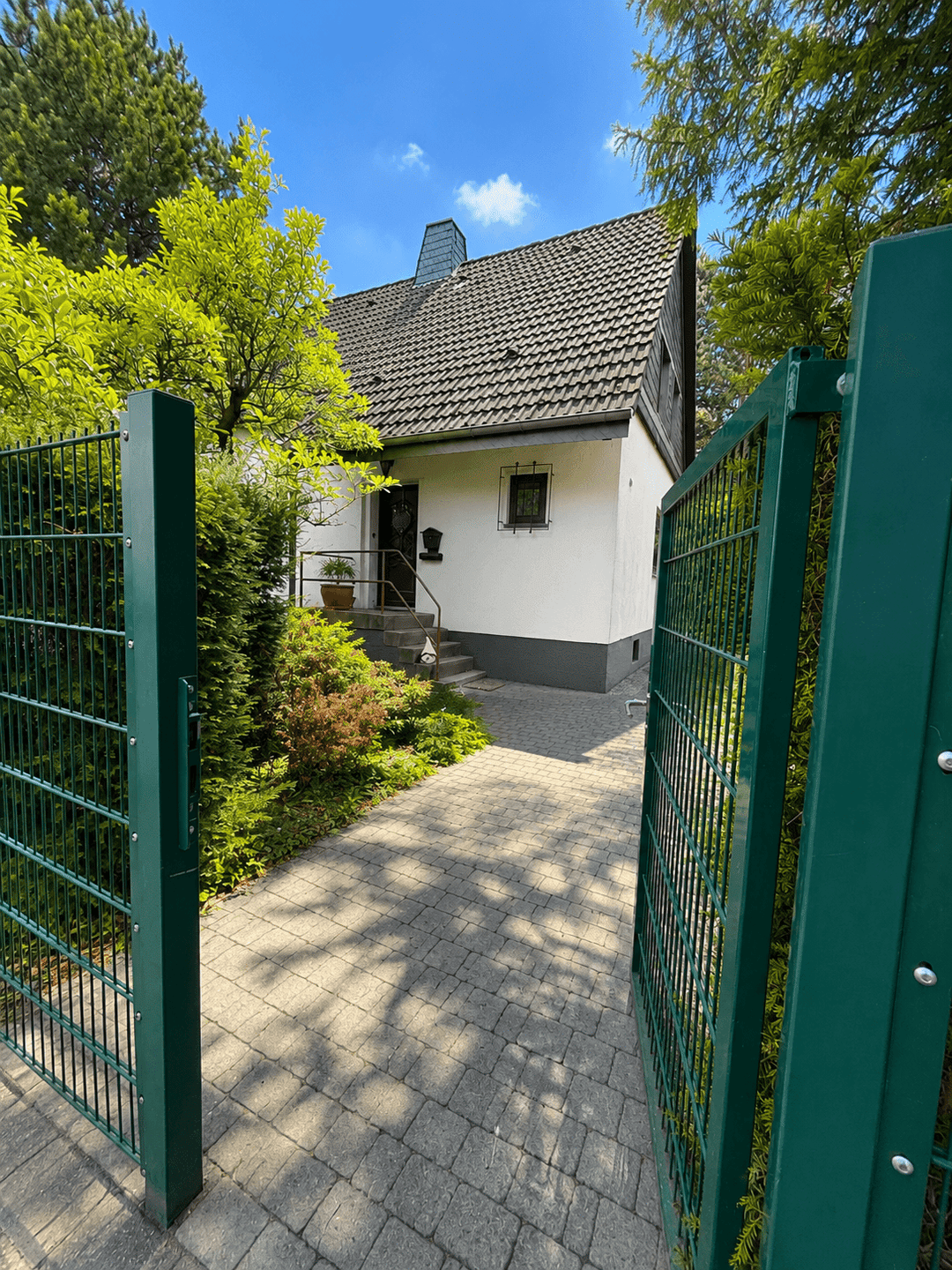 Renovieren, erweitern oder neu bauen – Ihr Wohntraum auf 687 m² in Duisburg – Wedau, 47279 Duisburg