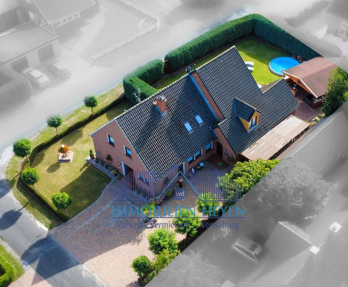 Architektur und Bauweise können sich sehen lassen. Platz für zwei Generationen !, 26871 Papenburg