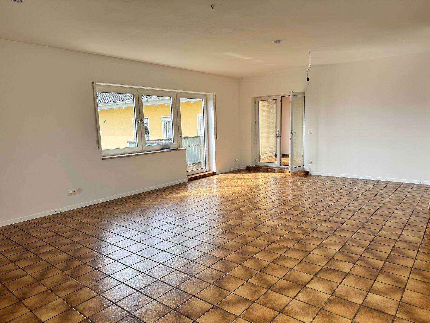 Schöne helle Wohnung in guter Lage!, 86929 Penzing