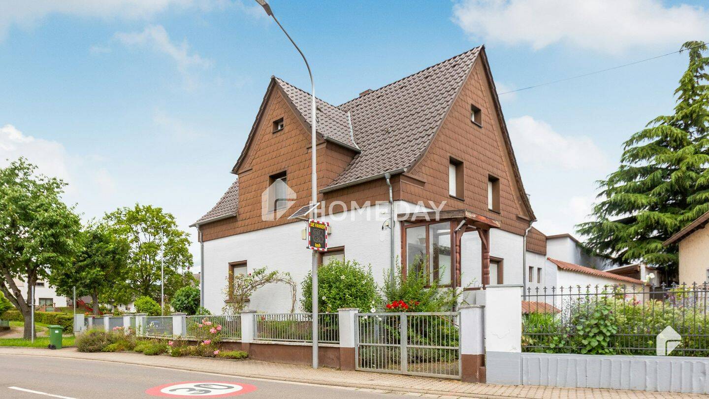 Traumhaftes Einfamilienhaus mit Einliegerwohnung und großem Grundstück in idyllischer Lage, 76865 Rohrbach