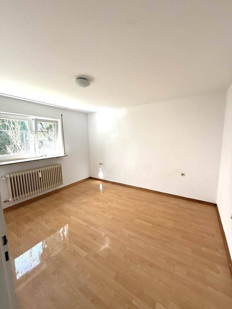 Renovierte Wohnung für Berufspendler, Studenten mit EBK und Tageslichtbad, 71640 Ludwigsburg