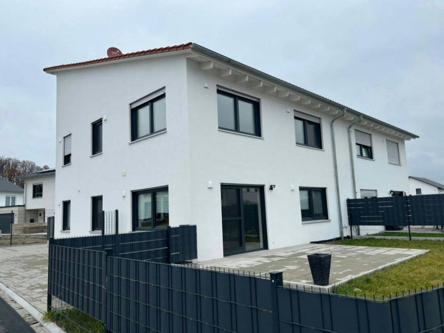 Wunderschöne Neubau DHH mit Garten in Dombühl, 91601 Dombühl
