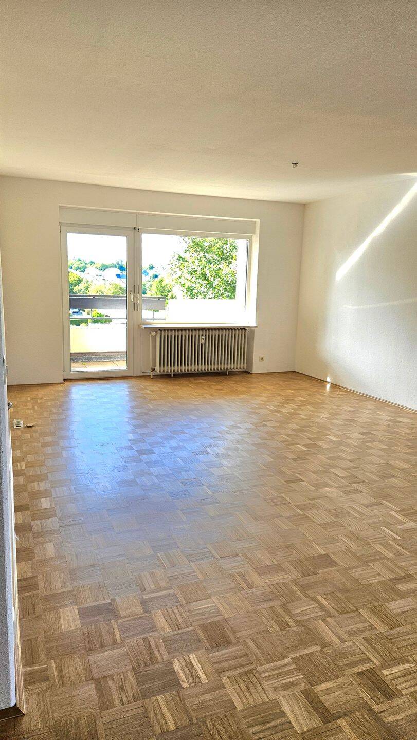 Renovierte, großzügige 2,5-Zimmer-Wohnung (ca. 77 m²) mit Balkon und Aufzug, 78048 Villingen-Schwenningen
