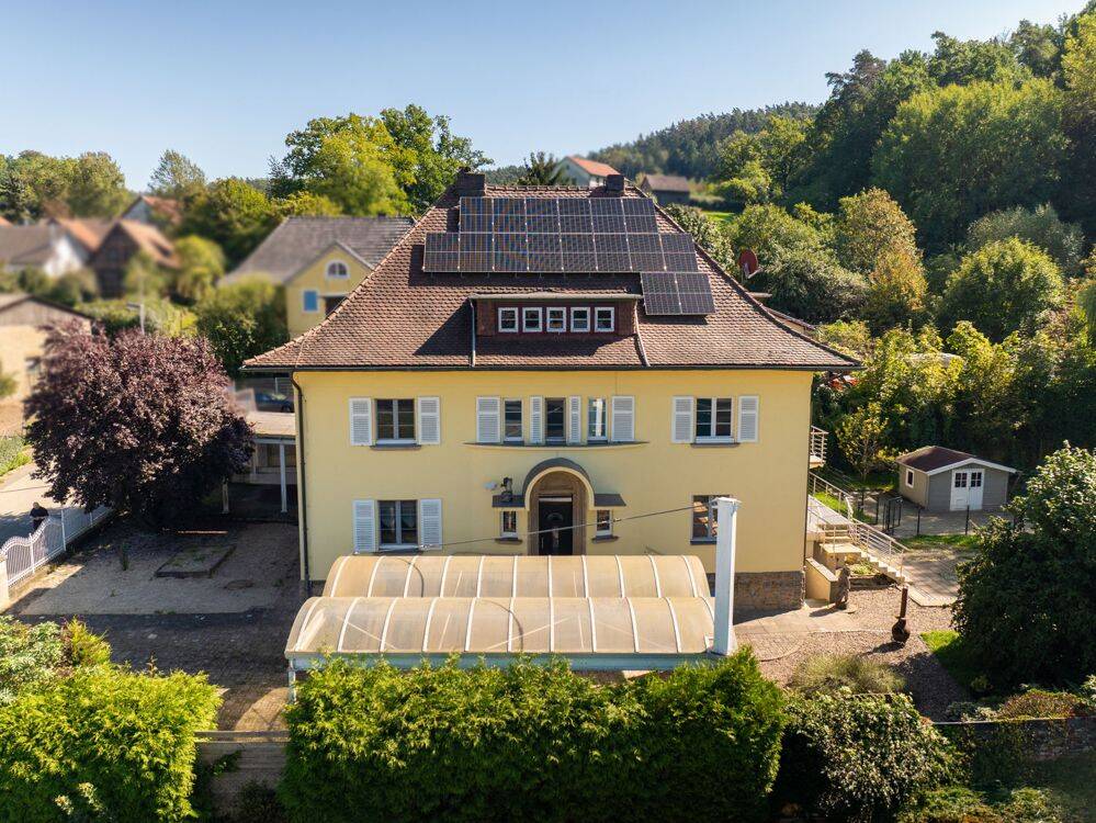 Stilvolle Fabrikantenvilla mit großzügigem Grundstück und direktem Zugang zum Wald, 96479 Weitramsdorf