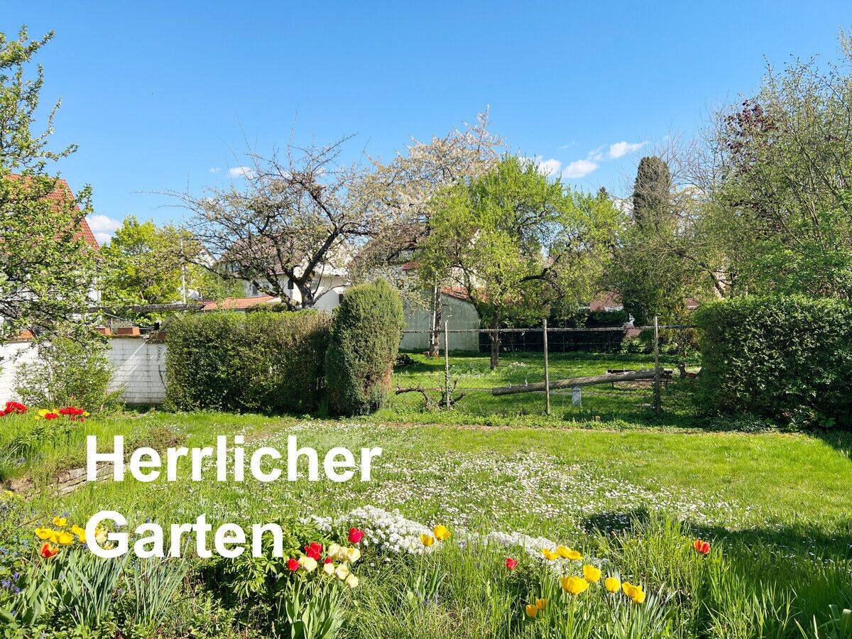 „Wohnen mit traumhaftem Garten – und ALLES in Fußnähe“ Großzügige DHH in Möhringen. 187 m² Wfl., 70567 Stuttgart (Möhringen)