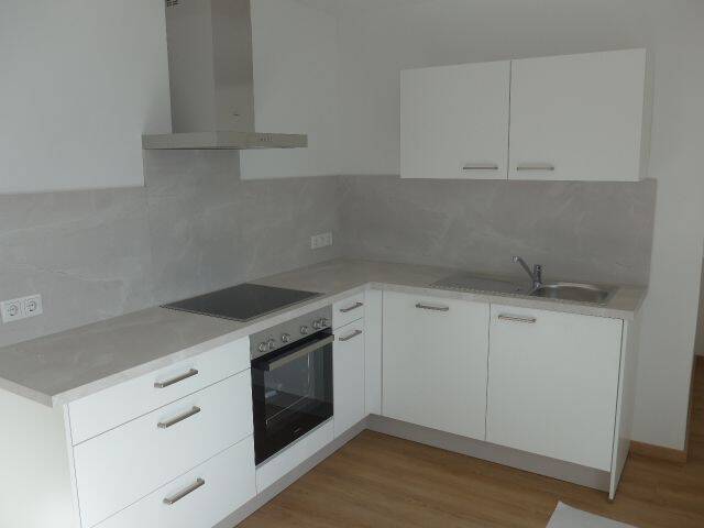 Olching, 4 Zi-Whg, neu renoviert, EBK, Balkon, frei 01.12.26 oder 01.01.27, Wärmepumpe, PV-Anlage, E-Ladestation, 82140 Olching