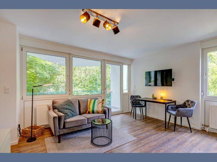 Möbliert: Großzügige 1-Zimmer Wohnung mit Balkon, 80997 München (Allach-Untermenzing Moosach Pasing-Obermenzing)