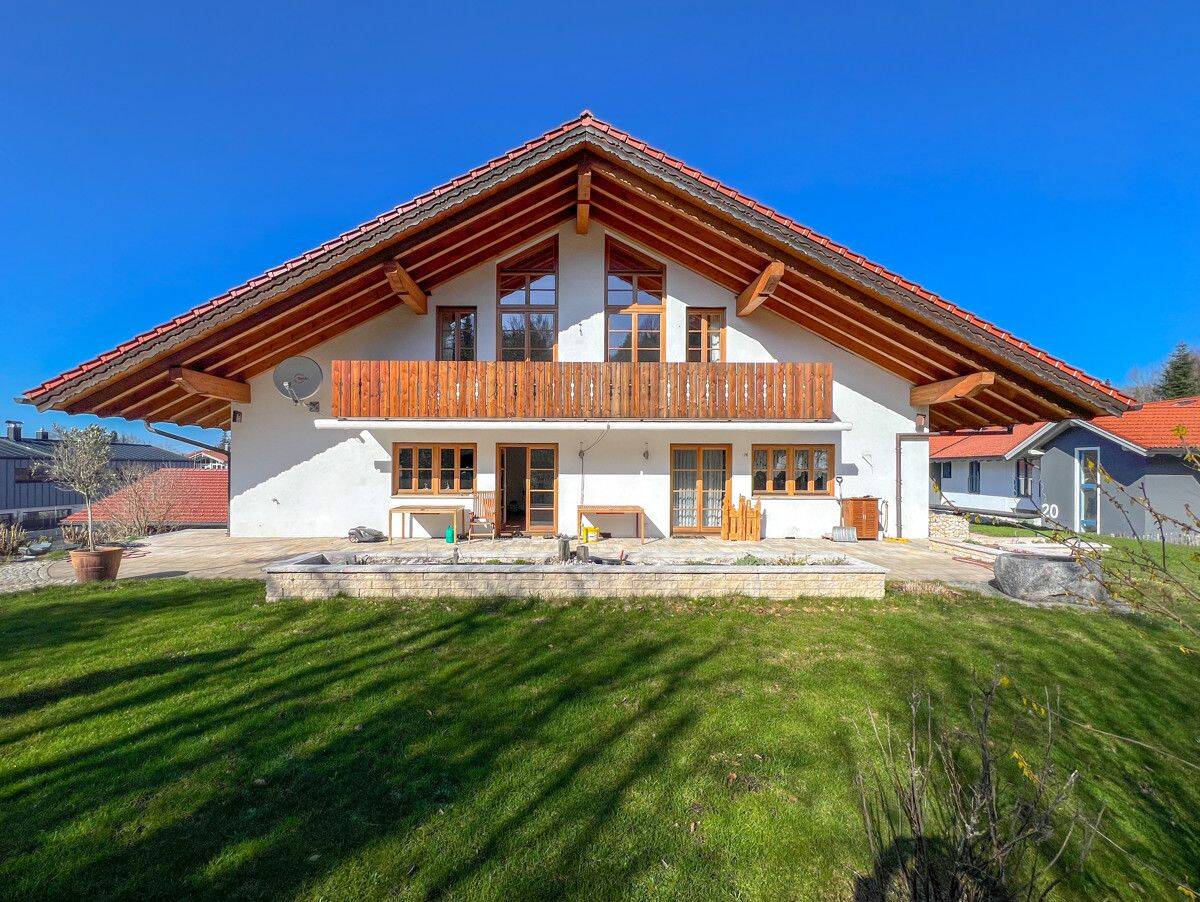 Hochwertiges Wohnen und Arbeiten mit Bergblick und Garten – Nahe Penzberg und Bad Tölz, 82377 Penzberg