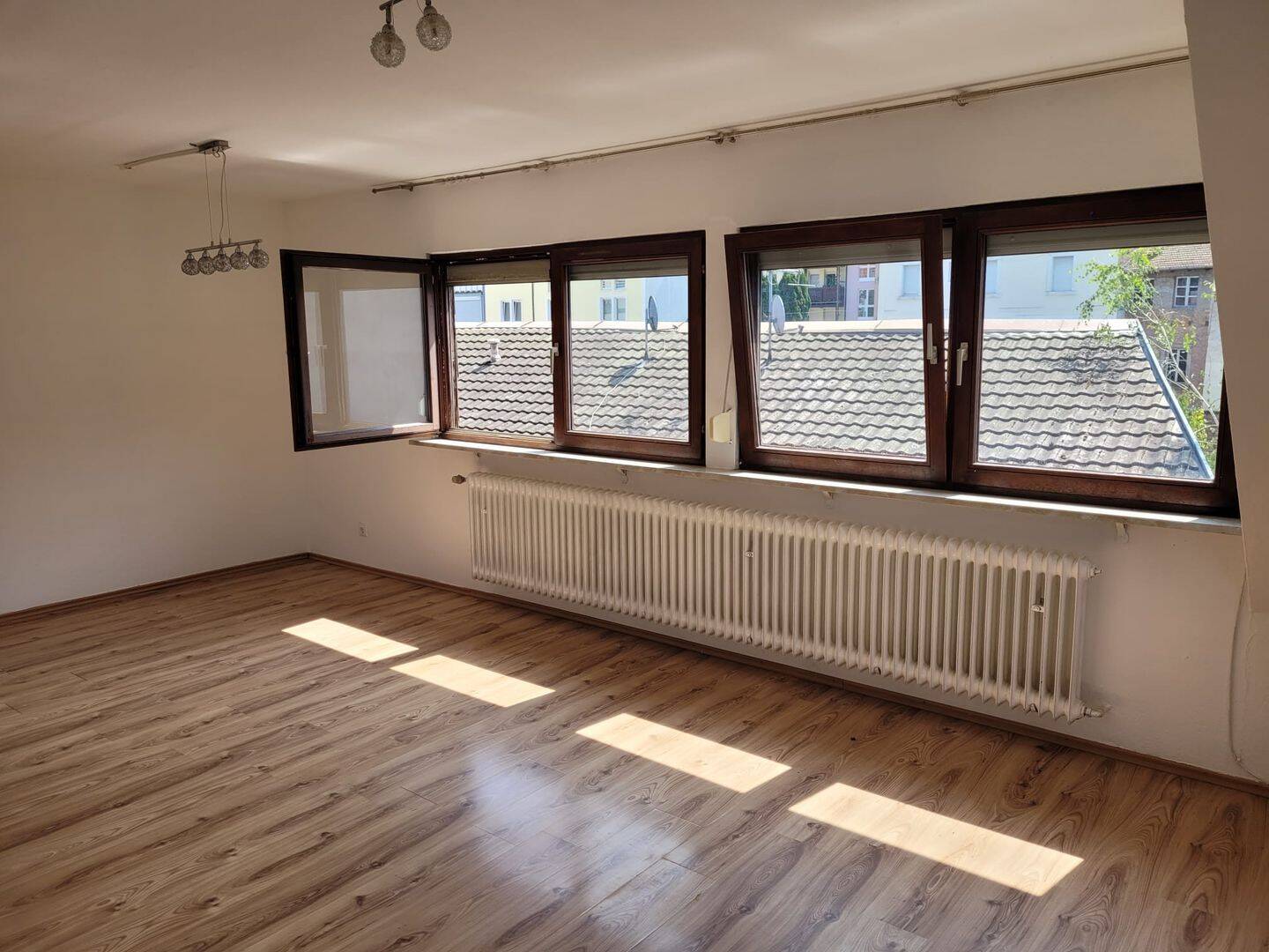Bevorzugte Wohnlage in Baden-Baden-Lichtental – gepflegte 2-Zimmer-Dachgeschosswohnung mit durchdachter Raumaufteilung, 76534 Baden-Baden