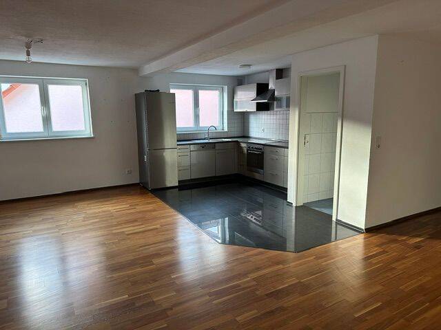 Marko Winter Immobilien-Mosbach-Stadt: 2-Zimmer-Masionett-Wohnung mit Einbauküche im Dachgeschoss, 74821 Mosbach