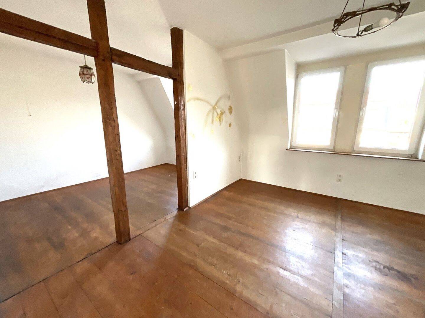 **3 Nettokaltmieten geschenkt beim Einzug**Individuelle 2,5-Zimmer-Wohnung zur Eigenrenovierung, 90478 Nürnberg (Dutzendteich Gleißhammer Glockenhof Sankt Peter Zerzabelshof)