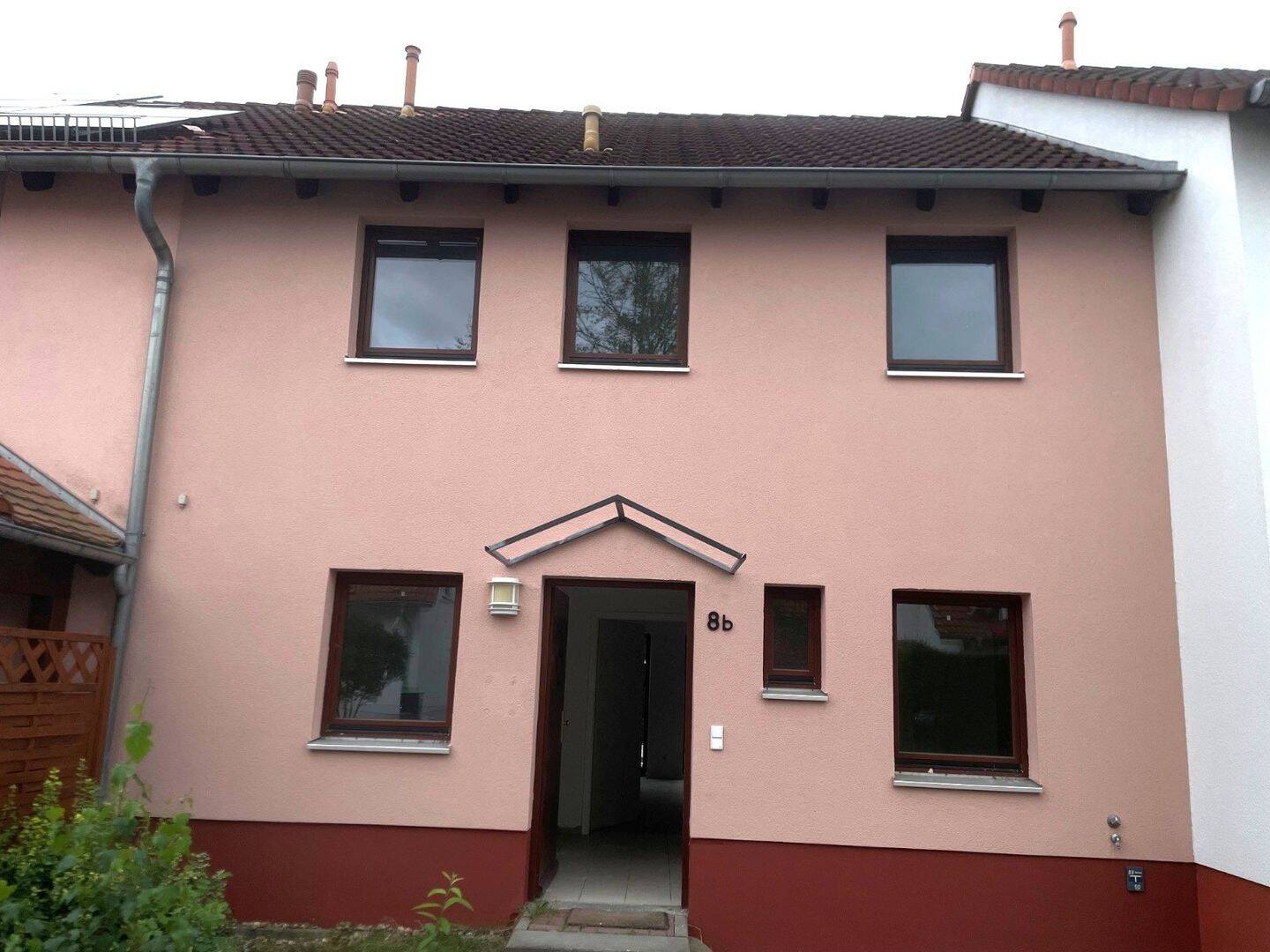 // frisch renoviertes Reihenmittelhaus mit Stellplatz und Garten in ruhiger Lage //, 6237 Leuna