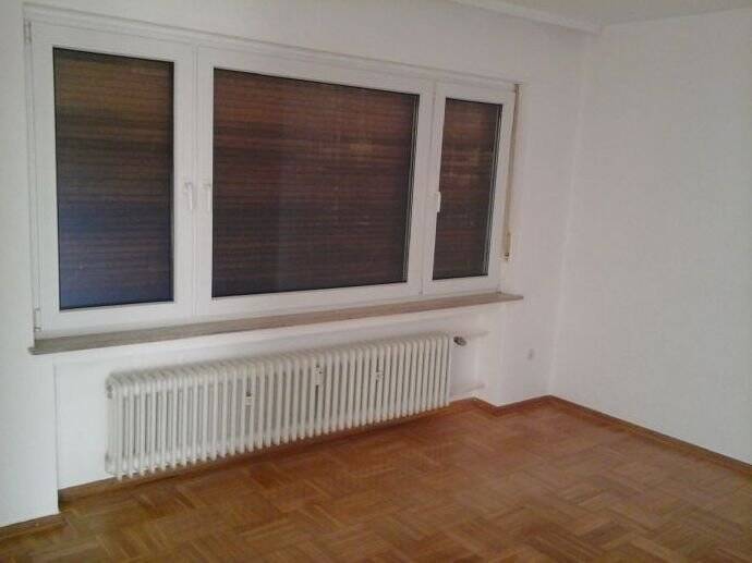 ohne Makler: ab sofort.: 4 ZKB, WG-geeignet, Balkon, EBK, Waschmaschine, Speicher- und Gartenanteile, Garage, Spiegelschrank,Küchentisch+4 Stühle, 35039 Marburg