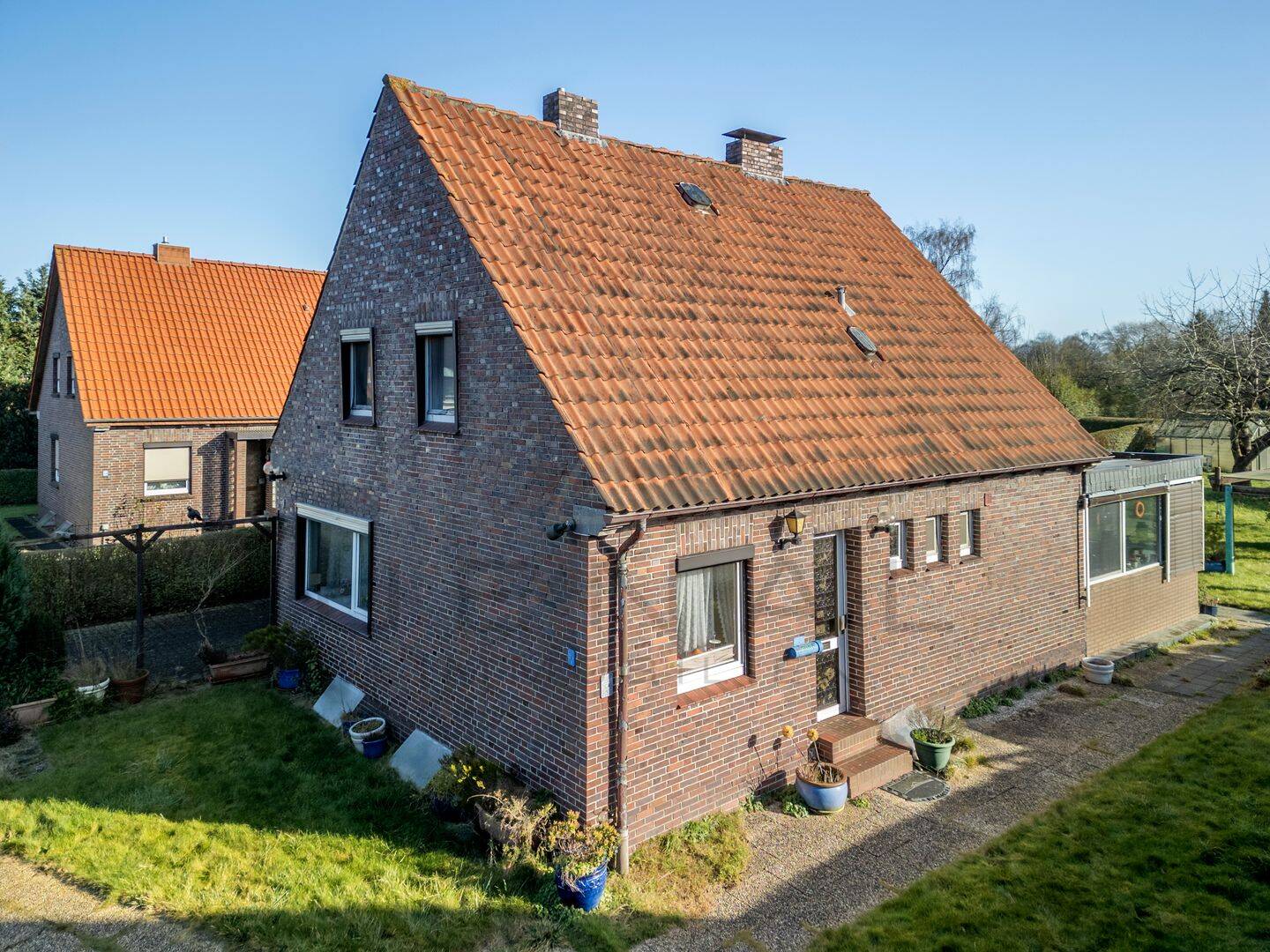 Schortens (Roffhausen): Einfamilienhaus mit Wintergarten und Garage auf Erbbaugrundstück!, 26419 Schortens (Stadt Wilhelmshaven)