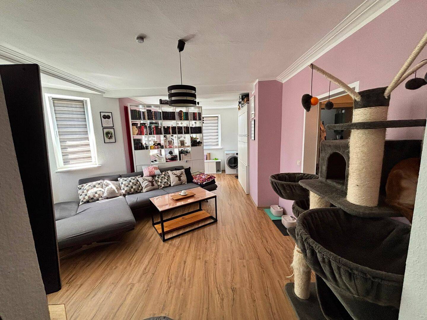 Gemütliche 2-3 Zimmer Wohnung mit verglastem Balkon, 96465 Neustadt b. Coburg