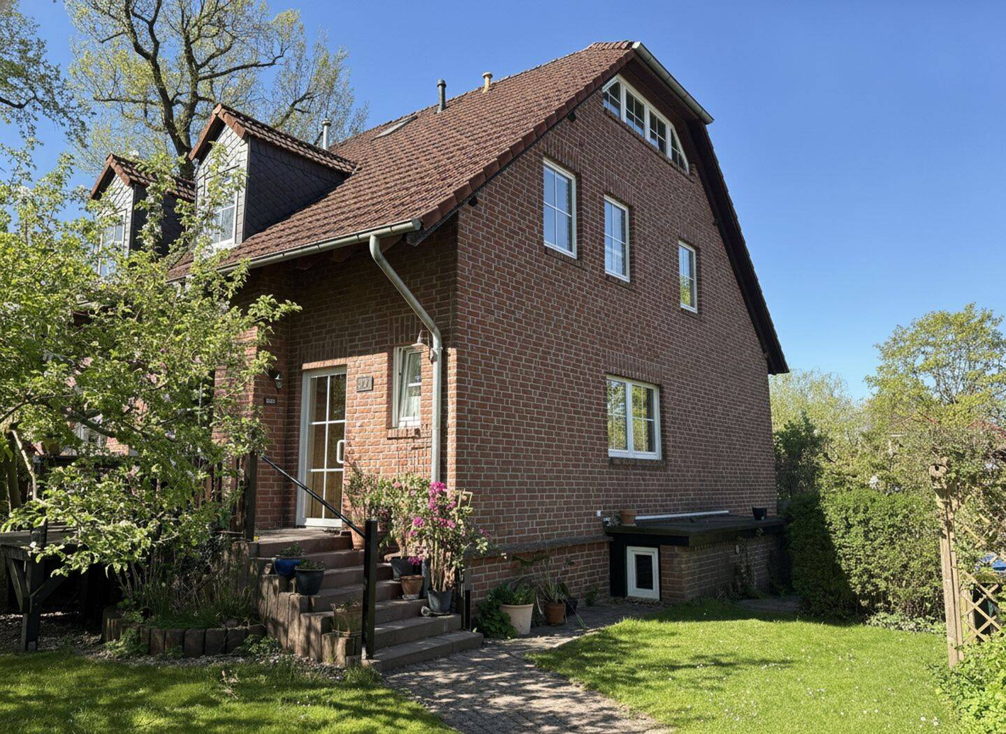 Doppelhaushälfte in Falkensee-Finkenkrug: ca. 145 m², 5 Zimmer, ruhige Lage am Waldrand, 14612 Falkensee