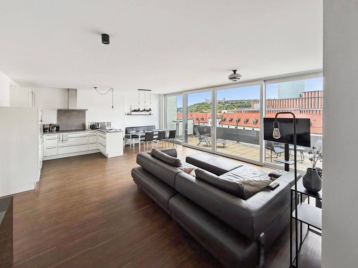 Seltene Gelegenheit: Penthouse mit großer Dachterrasse und Festungsblick, 97080 Würzburg (Altstadt Dürrbachau Grombühl Oberdürrbach Unterdürrbach)