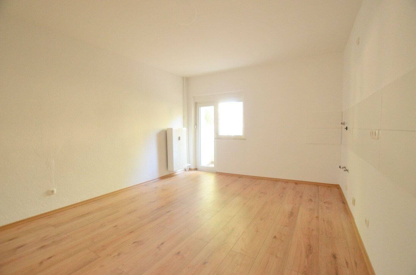 Helle frisch renovierte 2-Zimmer-Erdgeschoss-Wohnung mit Balkon in Gelsenkirchen-Mitte, 45881 Gelsenkirchen (Schalke Schalke-Nord)