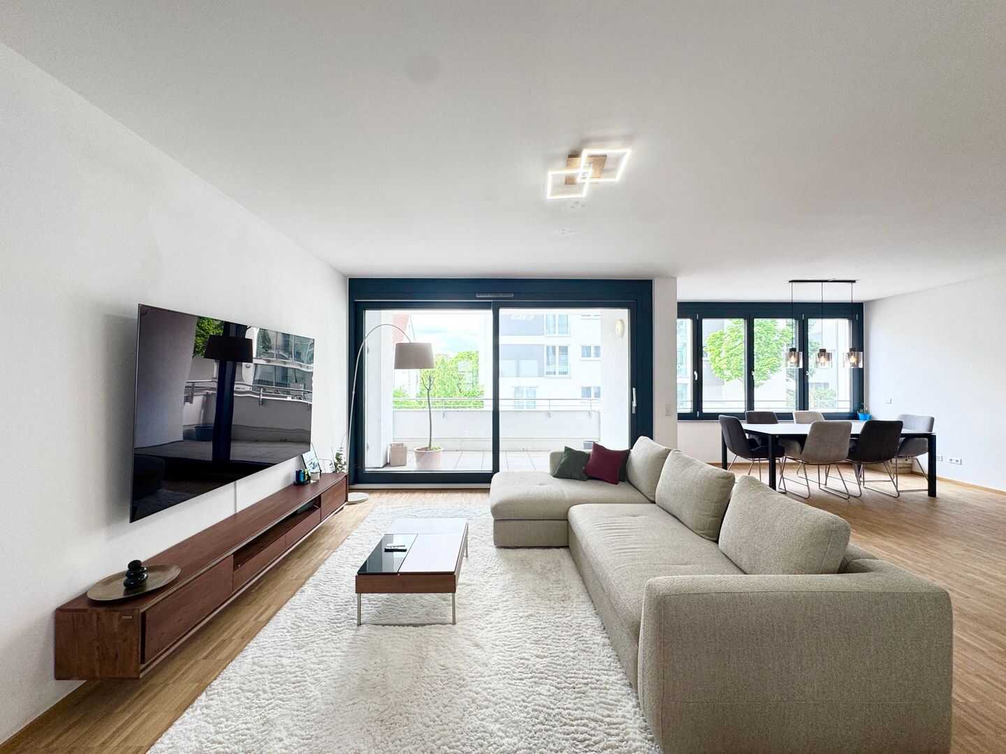Helle Loft-Wohnung mit Loggia in Stuttgart-Vordernbergstraße, 70191 Stuttgart (Bad Cannstatt Nord)