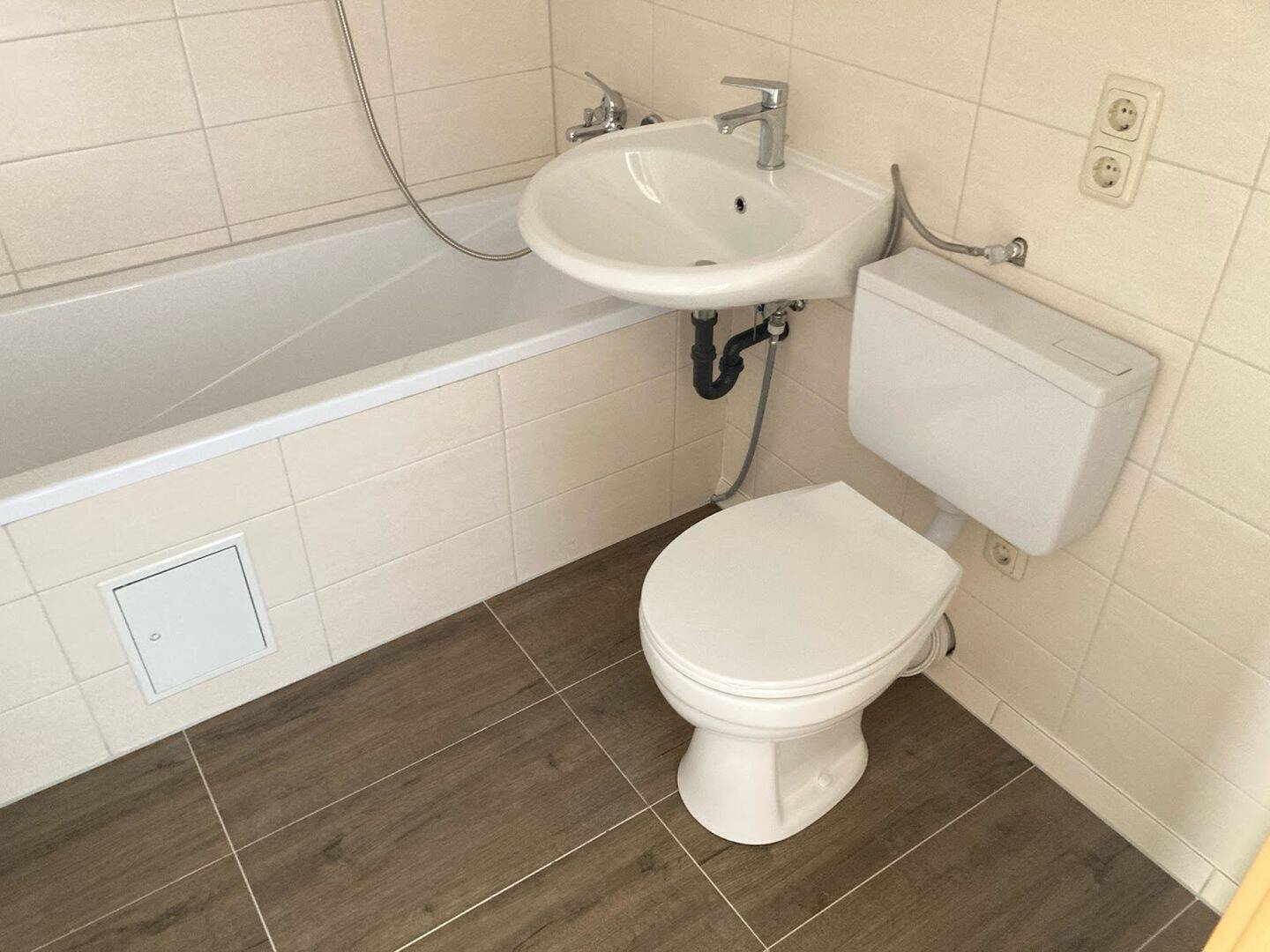 ZWEI ZIMMER – mit Balkon!