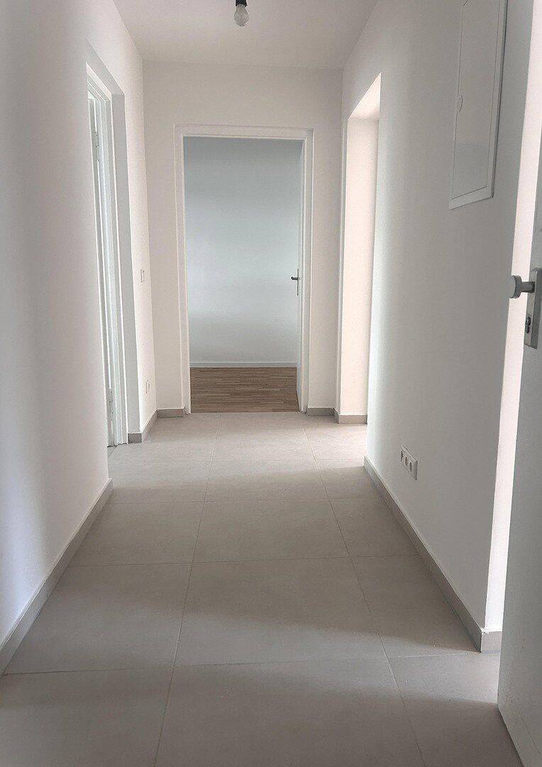 Sanierte helle 3 Zimmerwohnung mit Balkon, 80807 München (Milbertshofen-Am Hart Schwabing-Freimann)
