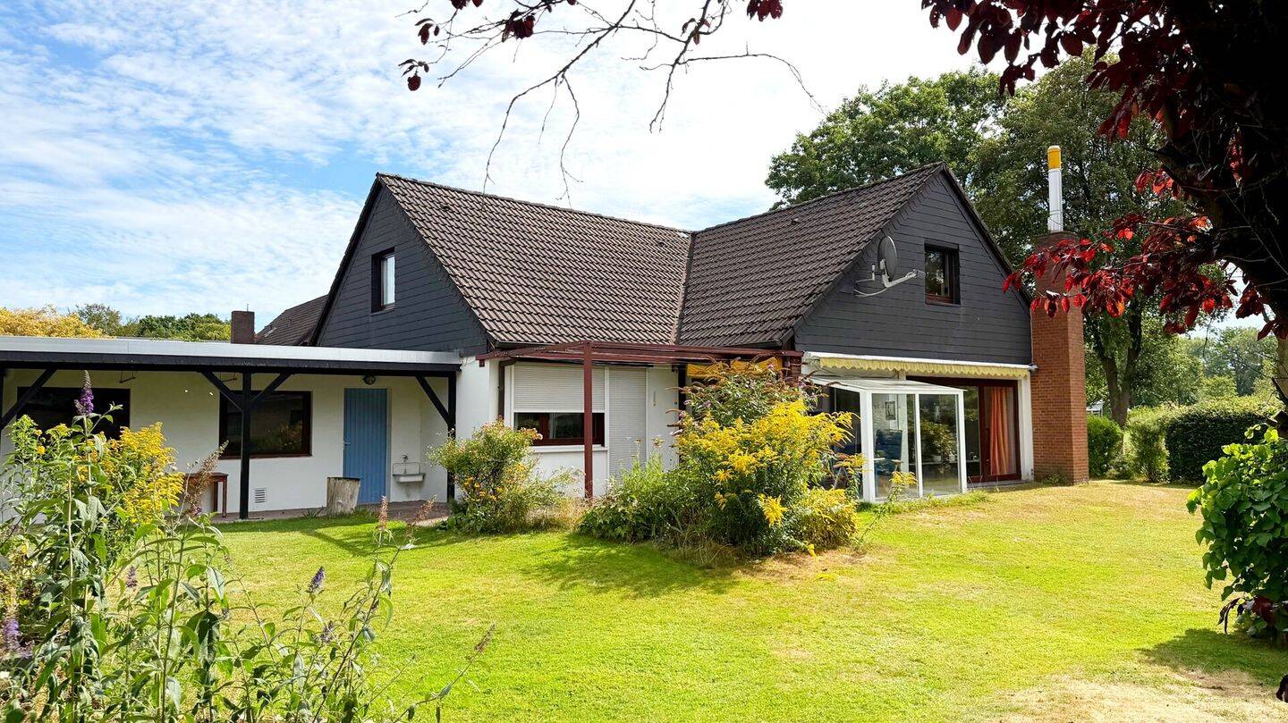 Gepflegtes Einfamilienhaus mit 7 Zimmern und 2 Bädern sowie einer Garage in Schwanewede-Beckedorf, 28790 Schwanewede