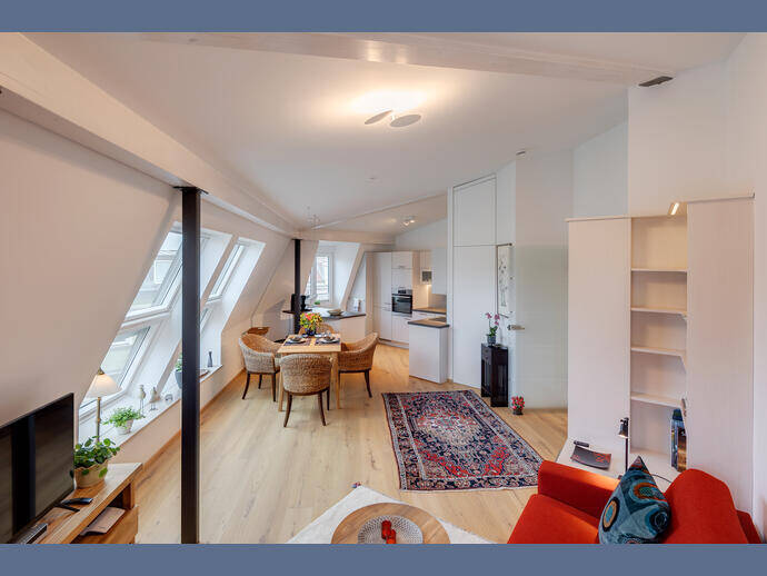 Möbliert: Hochwertige Dachgeschosswohnung in guter Lage, 81541 München (Au-Haidhausen Obergiesing Ramersdorf-Perlach)