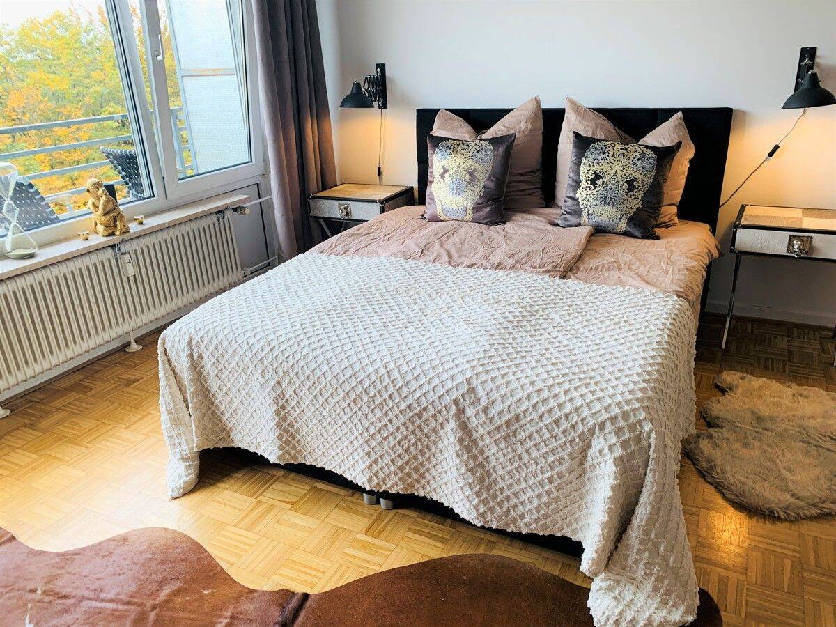 ++ MÖBLIERTES BARRIEREFREIES APPARTEMENT MIT BALKON UND AUFZUG ++, 42719 Solingen (Gräfrath Merscheid Solingen-Mitte Wald)