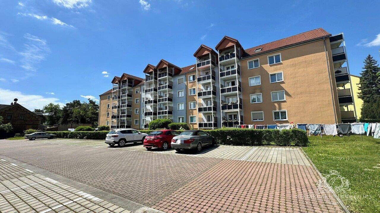 RENOVIERTE, HELLE 3-ZIMMER WOHUNG IM 1. OG MIT BALKON UND EINEM PKW-STELLPLATZ, 1640 Coswig