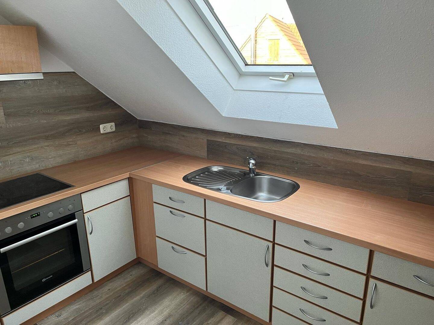 Ruhige und Helle 3 Zimmer DG Wohnung, 55296 Lörzweiler