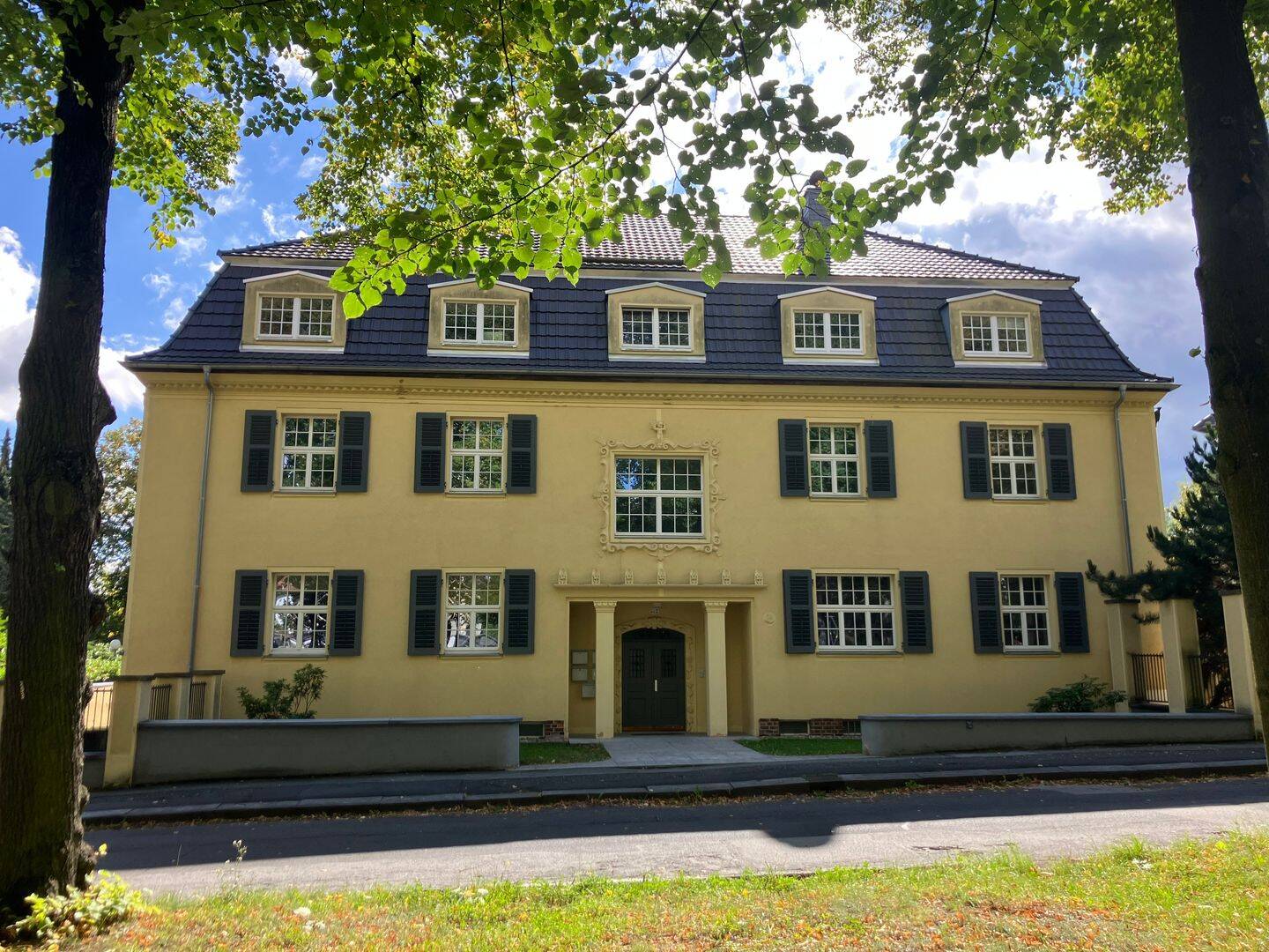 Moderne 3-Raum Wohnung in Zittau mit Terrasse und Einbauküche, 2763 Zittau