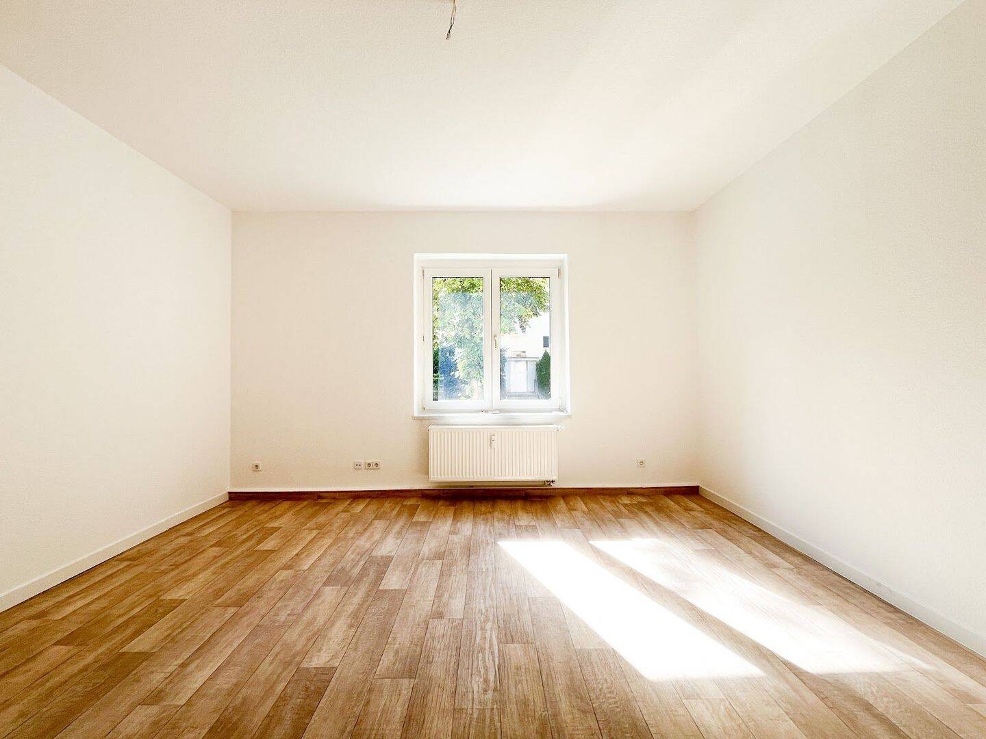Jetzt 2 Monate warmmietfrei*: Komfortable, renovierte Erdgeschosswohnung mit Balkon, 9119 Chemnitz (Helbersdorf Kapellenberg Kappel Zentrum)