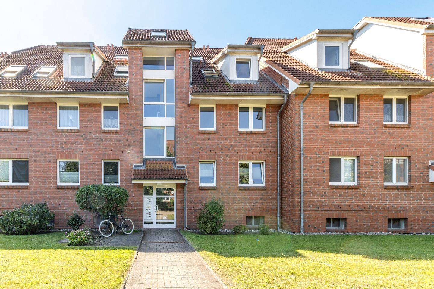 Helle 2-Zimmer-Wohnung mit Balkon und Tiefgaragenstellplatz in Schenefeld, 22869 Schenefeld